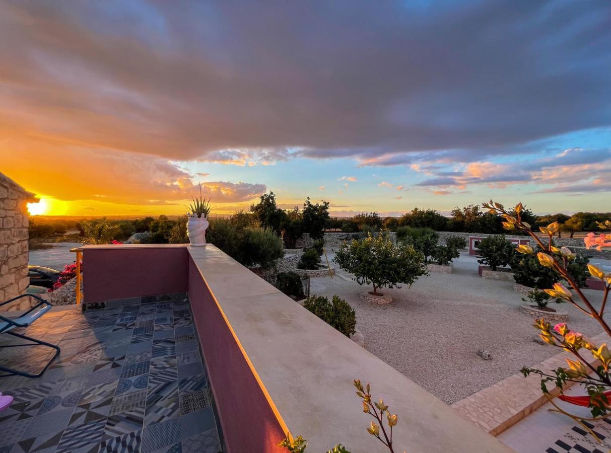 Casa Farlisa - Masseria con piscina Scicli Esterno foto