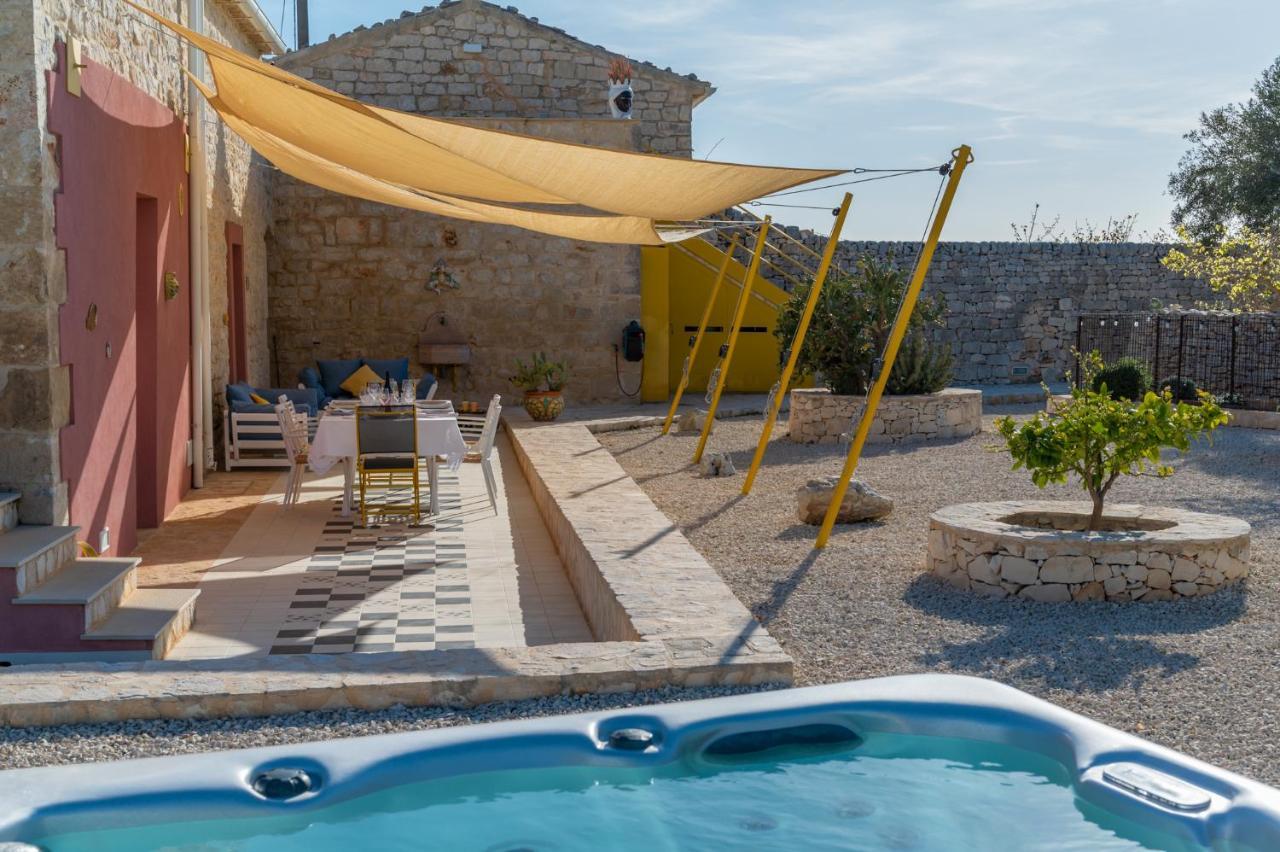 Casa Farlisa - Masseria con piscina Scicli Esterno foto