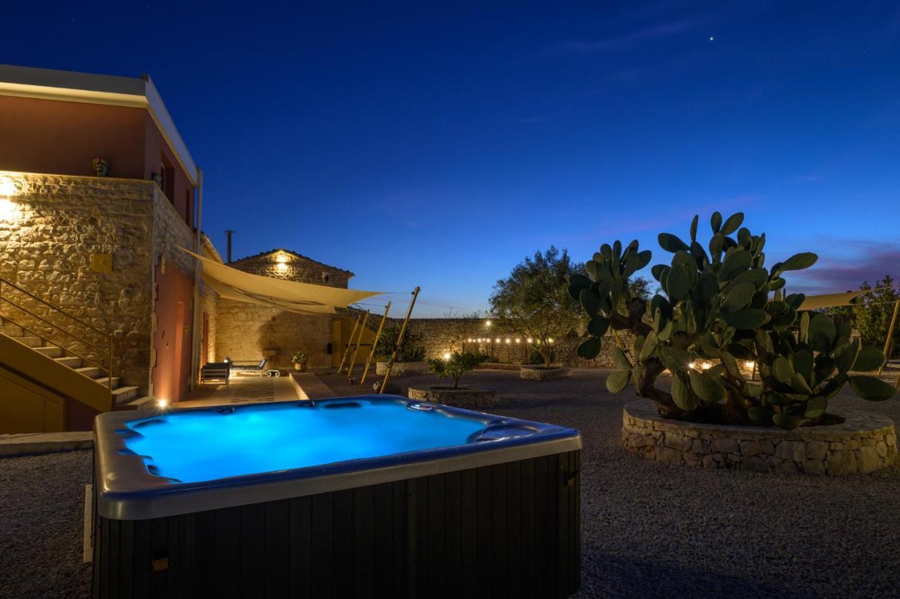 Casa Farlisa - Masseria con piscina Scicli Esterno foto